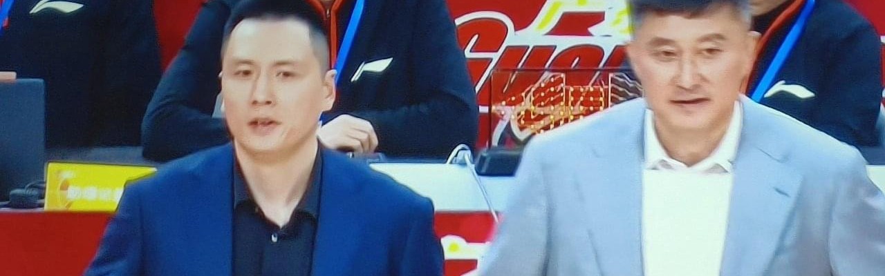 博鱼电竞-牛逼！28分15篮板+2抢断3盖帽，36岁老将，一人锤爆广东3大內线